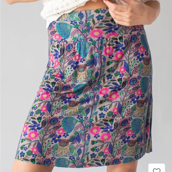“Butter-soft” Mini Skirt - Whimsical Printed Garden - Picture 2 of 8